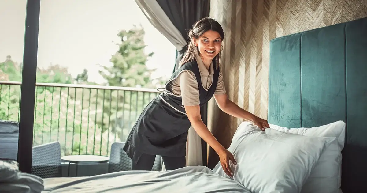 O que é a governança opcional e como as propriedades podem aplicá-la?